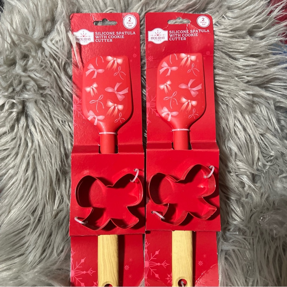 2- 🆕 Red Silicone Spatula with Cookie Cutter Set